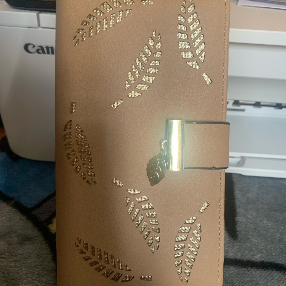 Leaf Design Tan Wallet